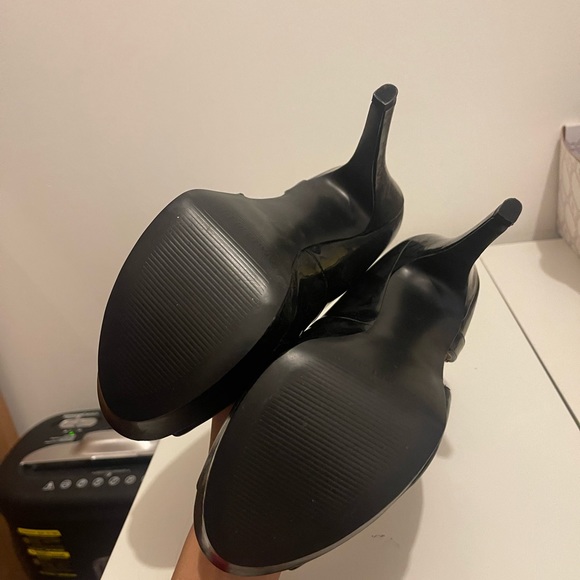 Marc Fisher Black Patent Leather Peep Toe Heels Size 9 - Picture 5 of 6